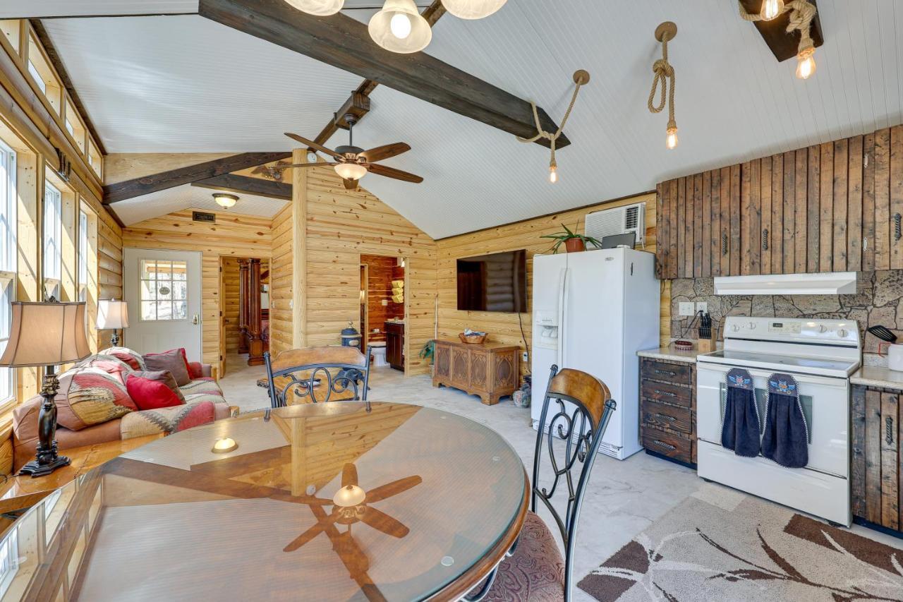 Cliffside Eureka Springs Cabin With Beaver Lake View Exterior foto