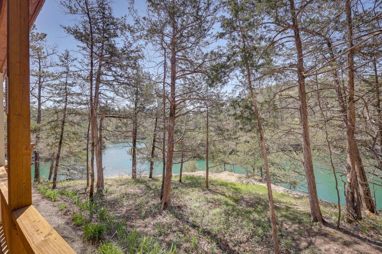 Cliffside Eureka Springs Cabin With Beaver Lake View Exterior foto